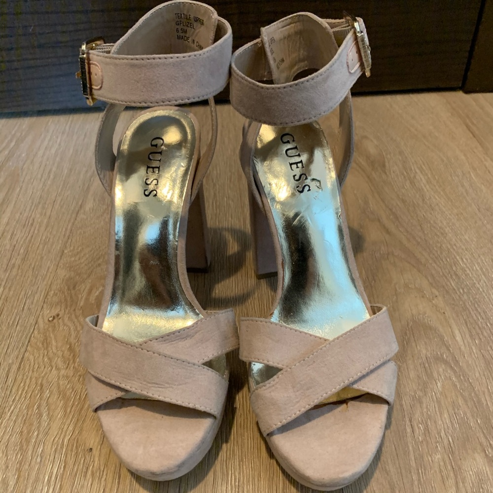 🎀 Guess block heel sandal size 6.5 nwot 🎀